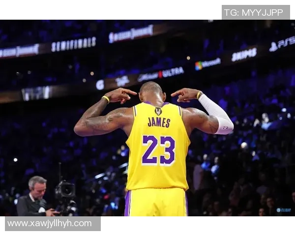 詹姆斯：篮球场上的传奇之路与无尽荣耀的背后故事